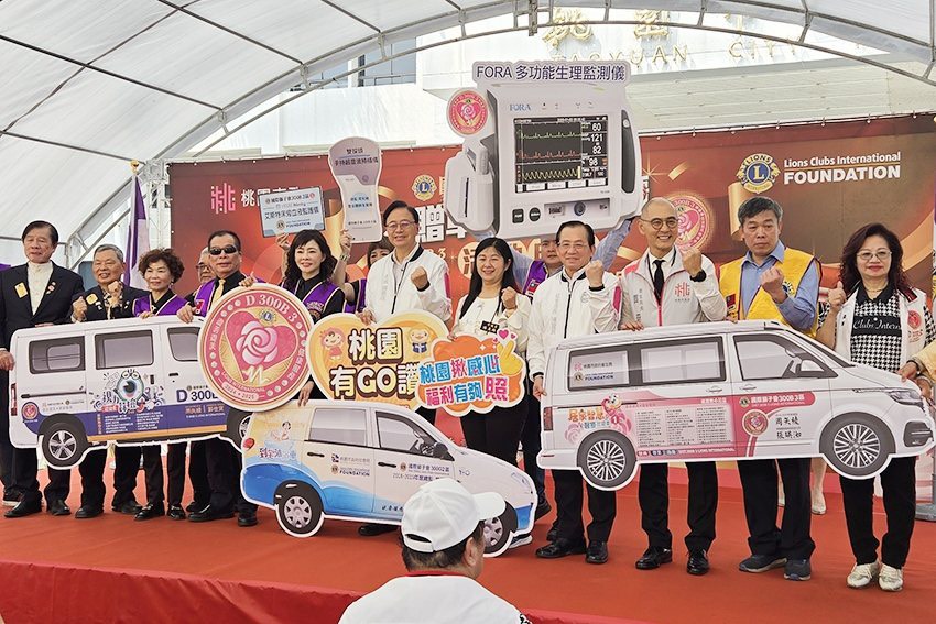 公益活動-醫療車設備捐贈-2